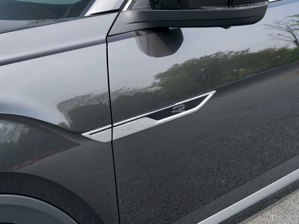 碳晶灰途昂X車身外觀圖片