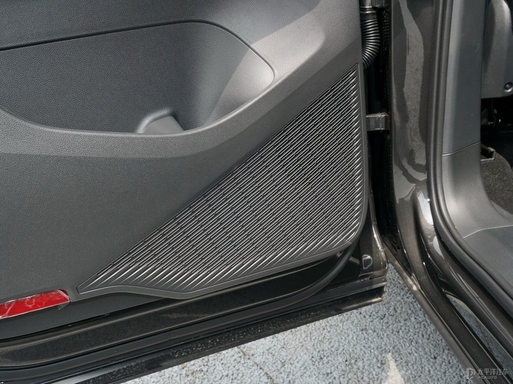 碳晶灰途昂X車廂內(nèi)飾圖片