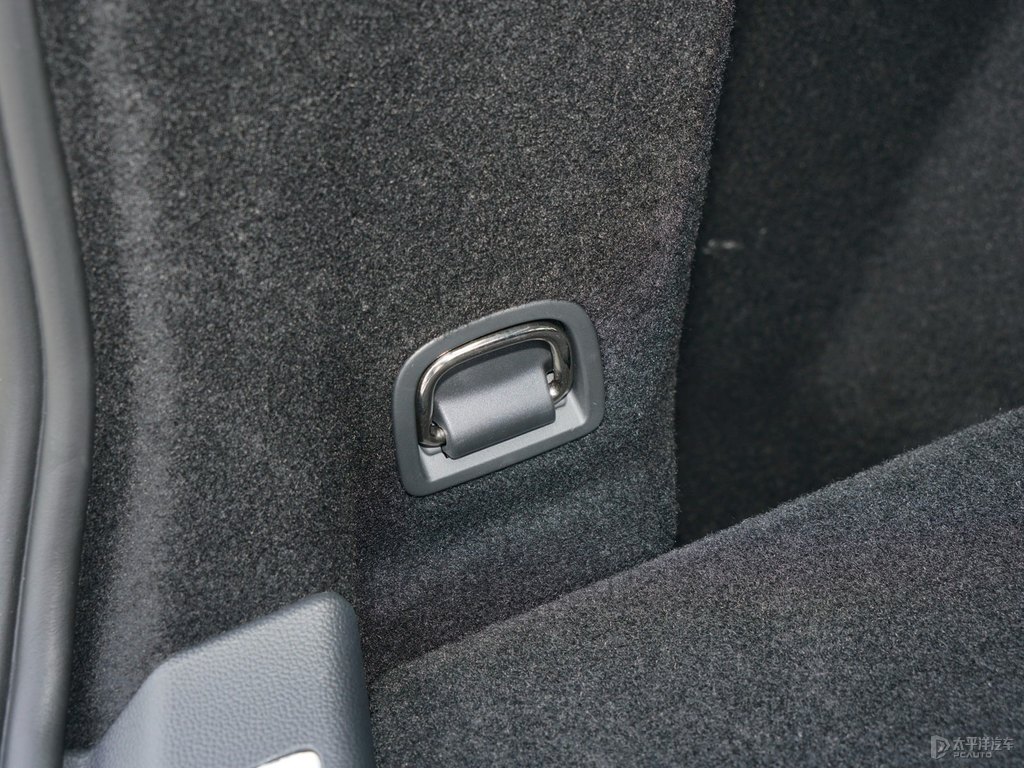 碳晶灰途昂X后備廂空間圖片