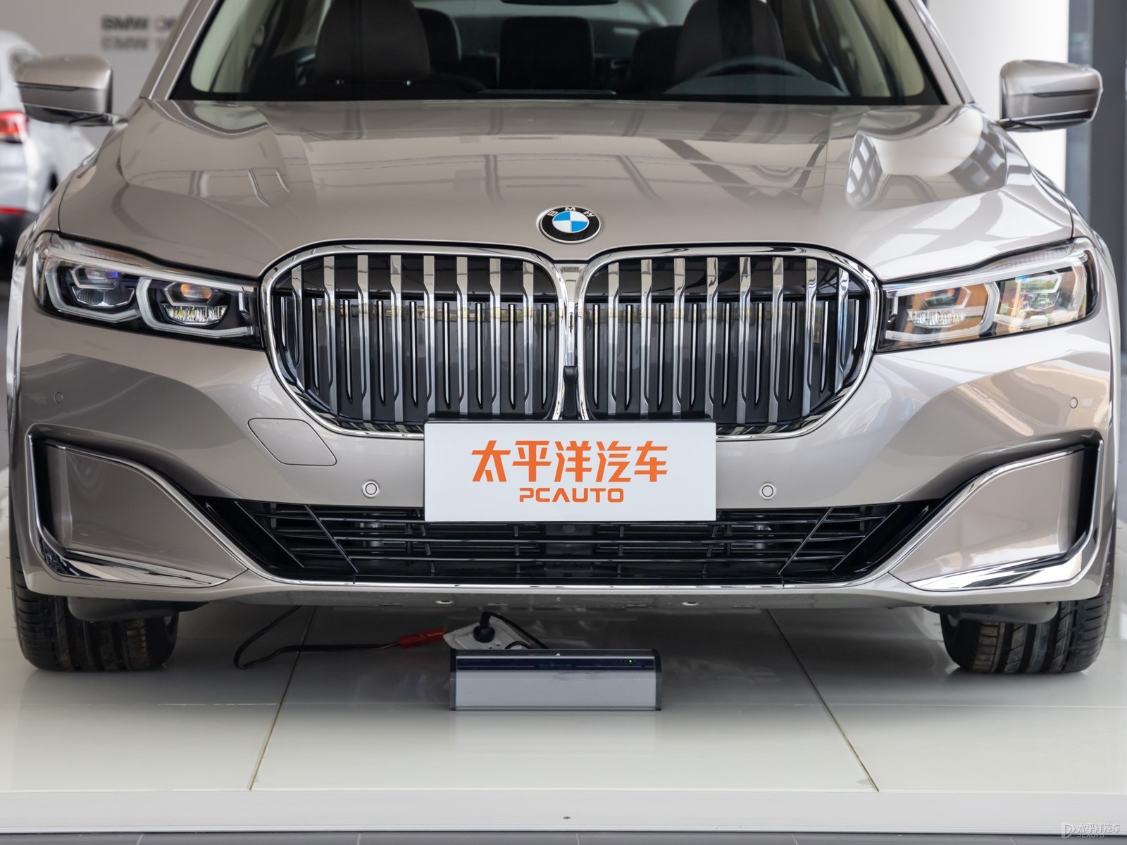 寶馬7系外觀高清大圖