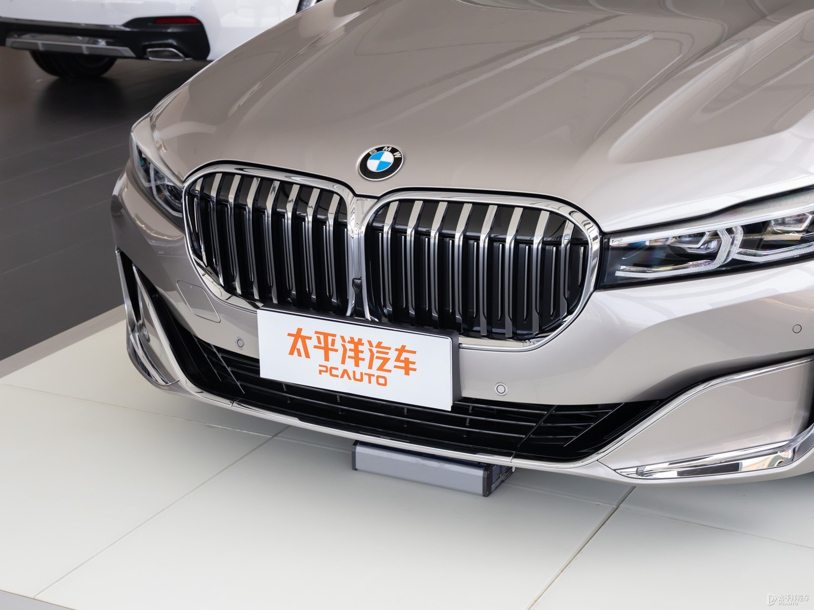 寶馬7系外觀高清大圖