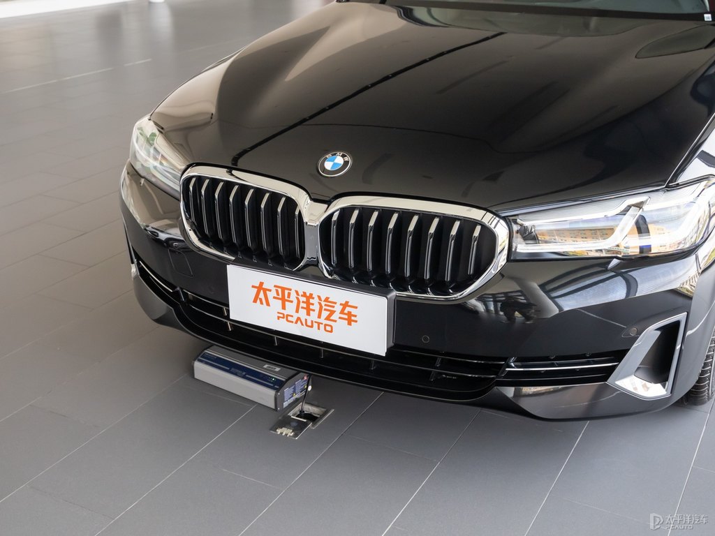 寶石青寶馬5系車頭外觀圖片