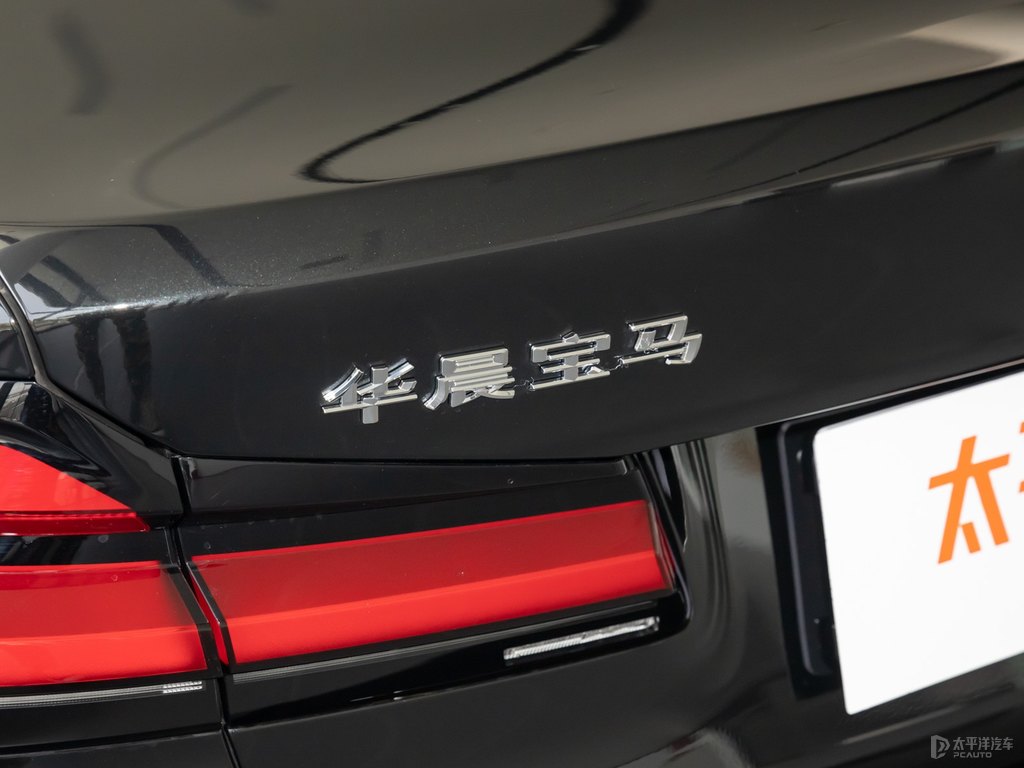 寶石青寶馬5系車尾外觀圖片