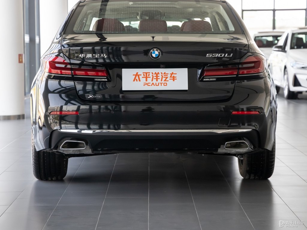 寶石青寶馬5系車尾外觀圖片
