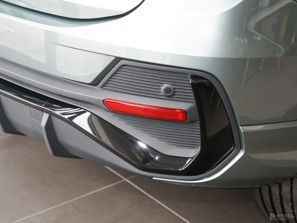 鱷魚綠奧迪Q3 Sportback車尾外觀圖片