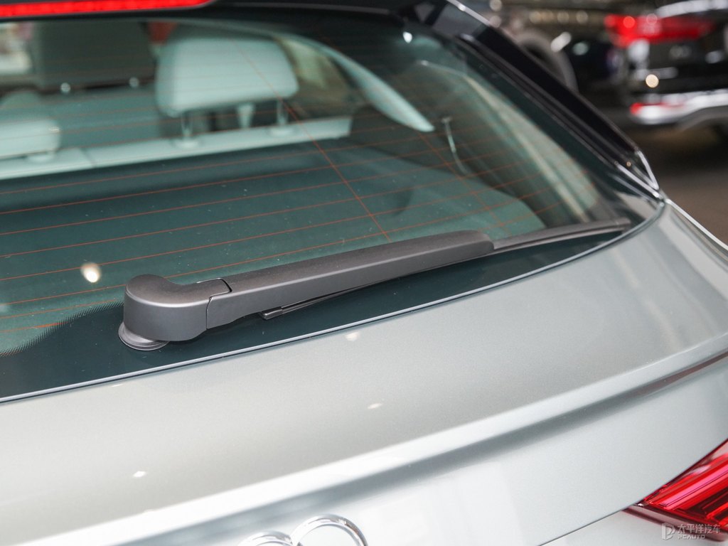 鱷魚綠奧迪Q3 Sportback車尾外觀圖片