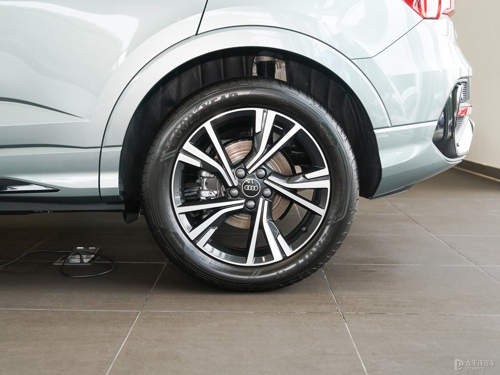 鱷魚綠奧迪Q3 Sportback車身外觀圖片