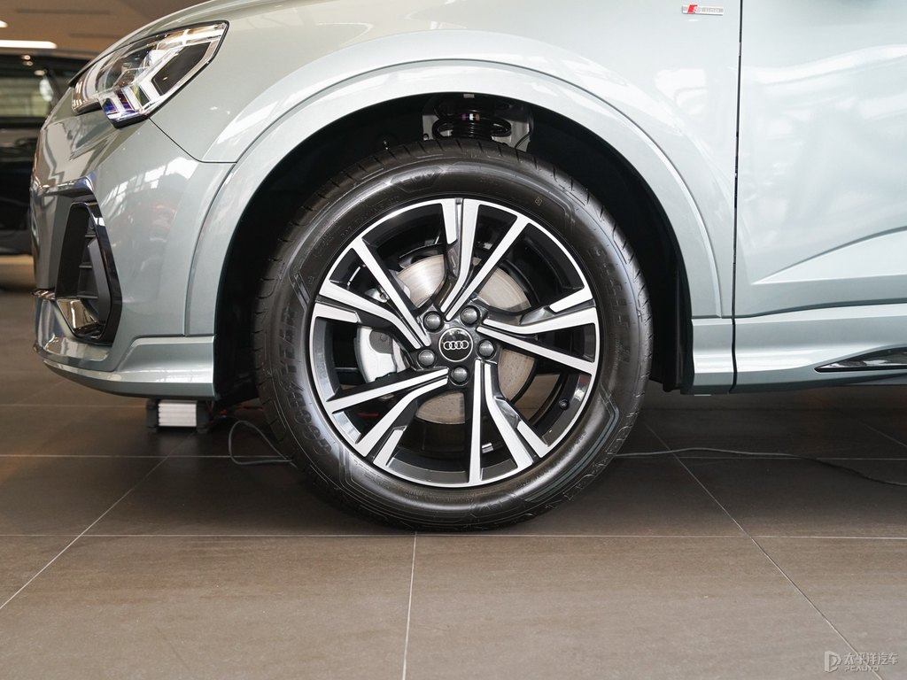 鱷魚綠奧迪Q3 Sportback車身外觀圖片