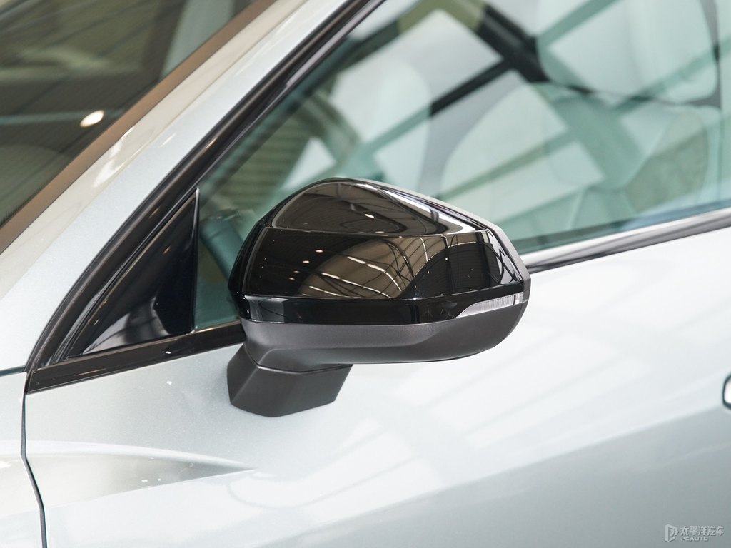 鱷魚綠奧迪Q3 Sportback車身外觀圖片