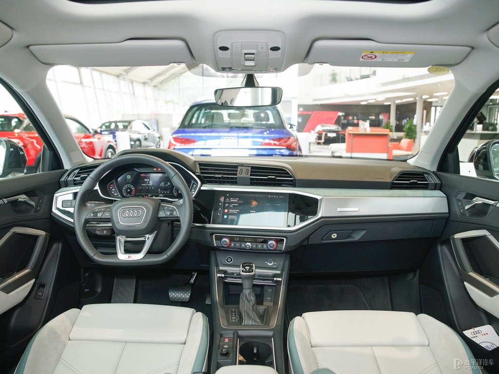 鱷魚綠奧迪Q3 Sportback中控內(nèi)飾圖片