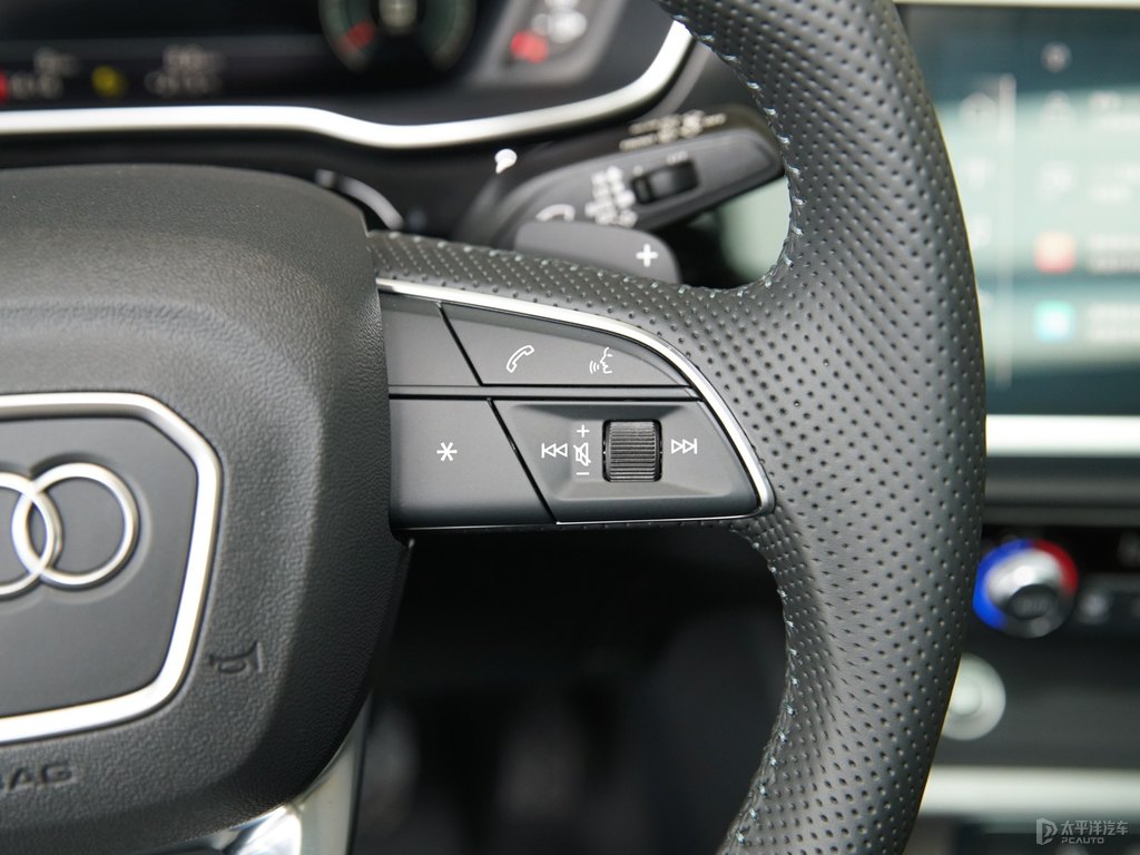 鱷魚綠奧迪Q3 Sportback中控內(nèi)飾圖片