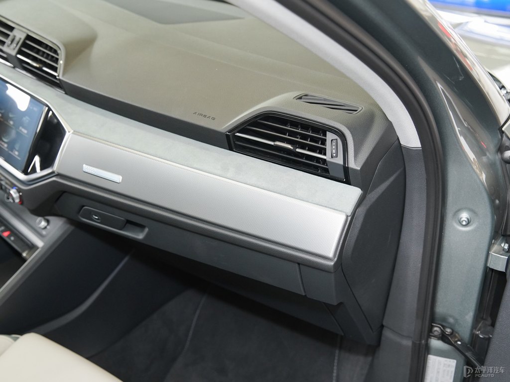 鱷魚綠奧迪Q3 Sportback中控內(nèi)飾圖片