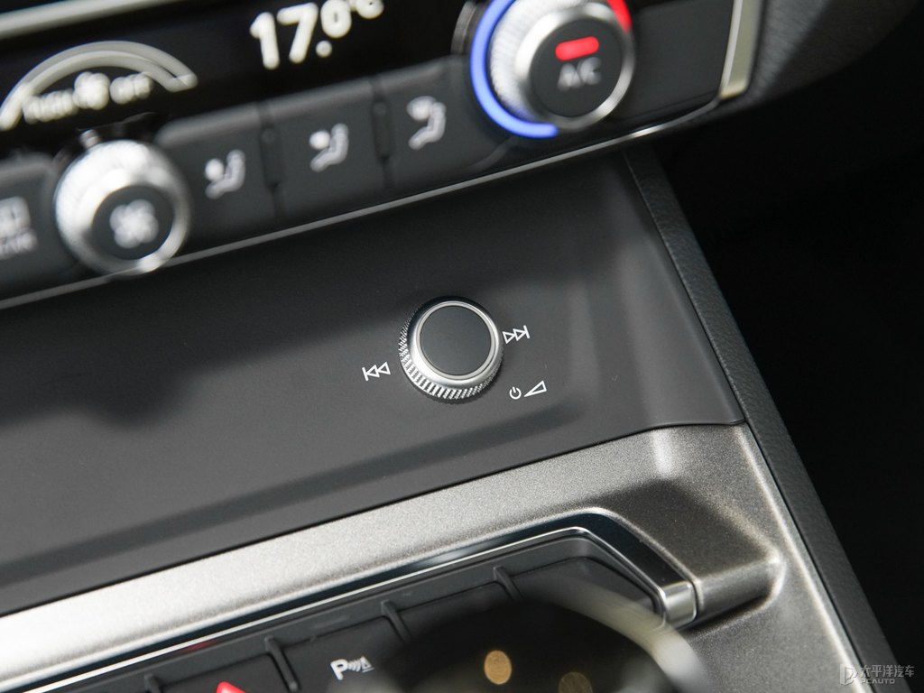 鱷魚綠奧迪Q3 Sportback中控內(nèi)飾圖片