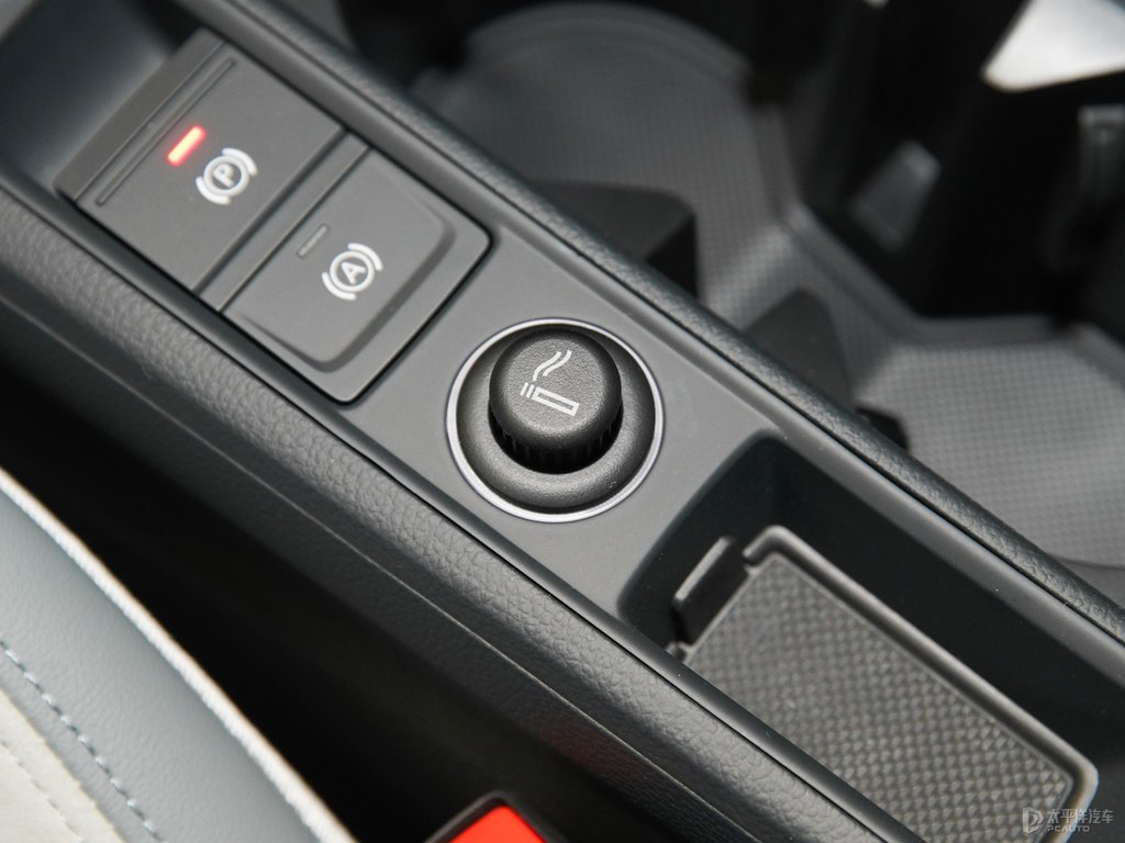 鱷魚綠奧迪Q3 Sportback中控內(nèi)飾圖片
