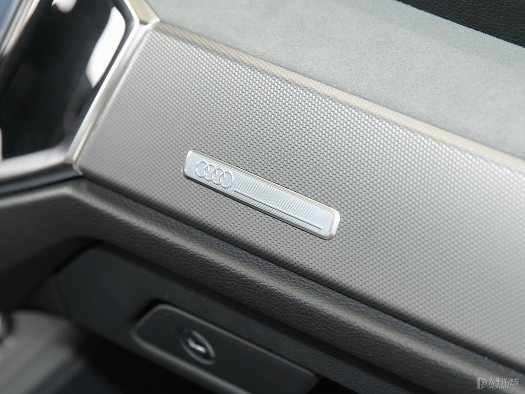鱷魚綠奧迪Q3 Sportback中控內(nèi)飾圖片