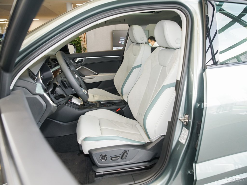 鱷魚綠奧迪Q3 Sportback座椅內(nèi)飾圖片