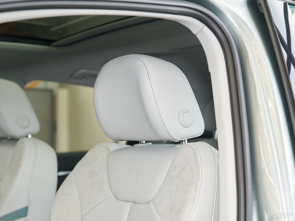 鱷魚綠奧迪Q3 Sportback座椅內(nèi)飾圖片