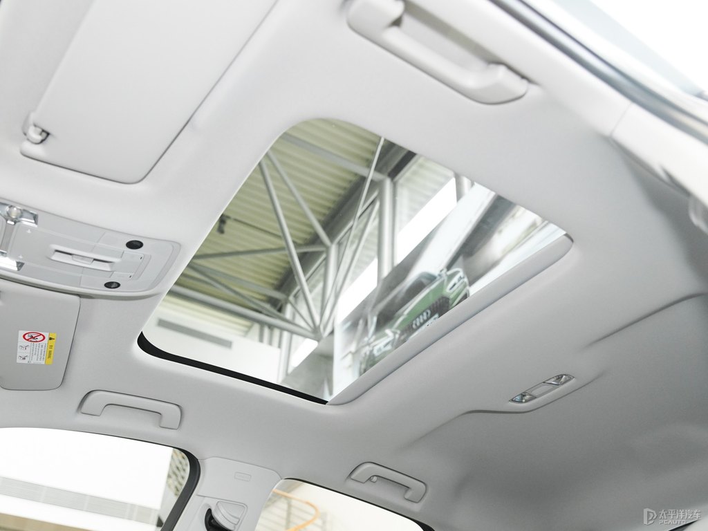 鱷魚綠奧迪Q3 Sportback車廂內(nèi)飾圖片