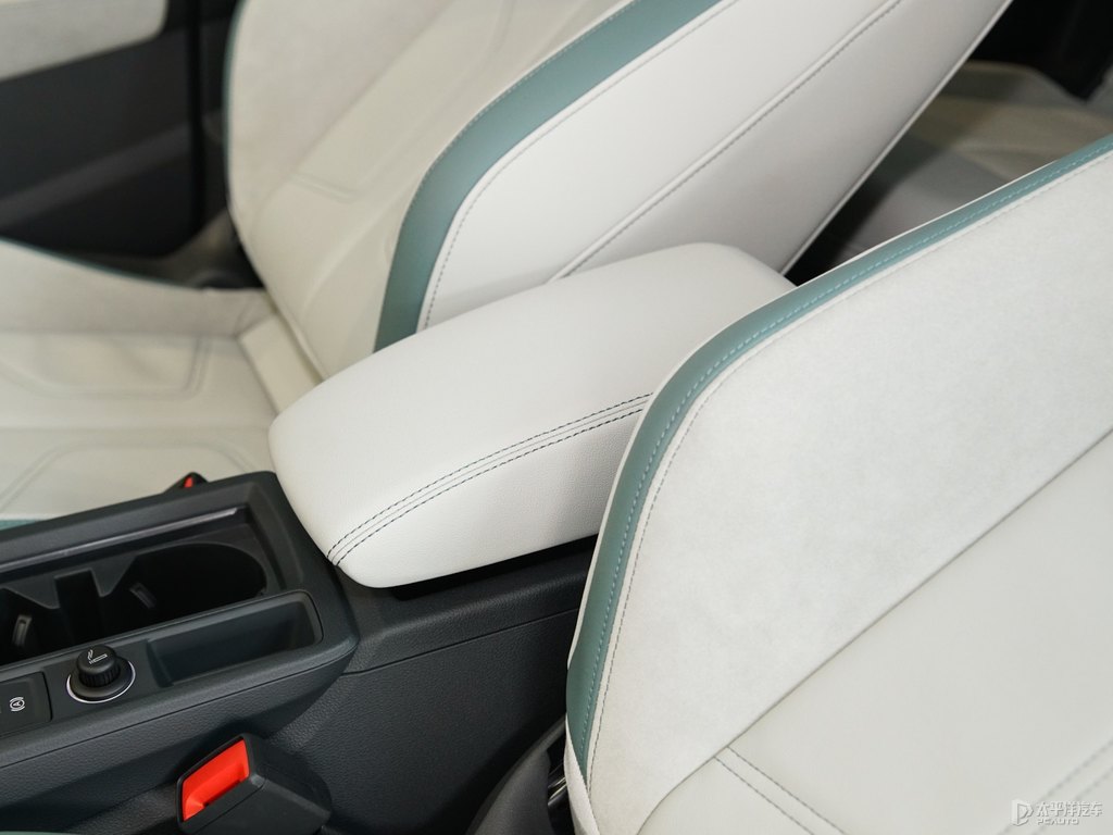鱷魚(yú)綠奧迪Q3 Sportback座椅內(nèi)飾圖片