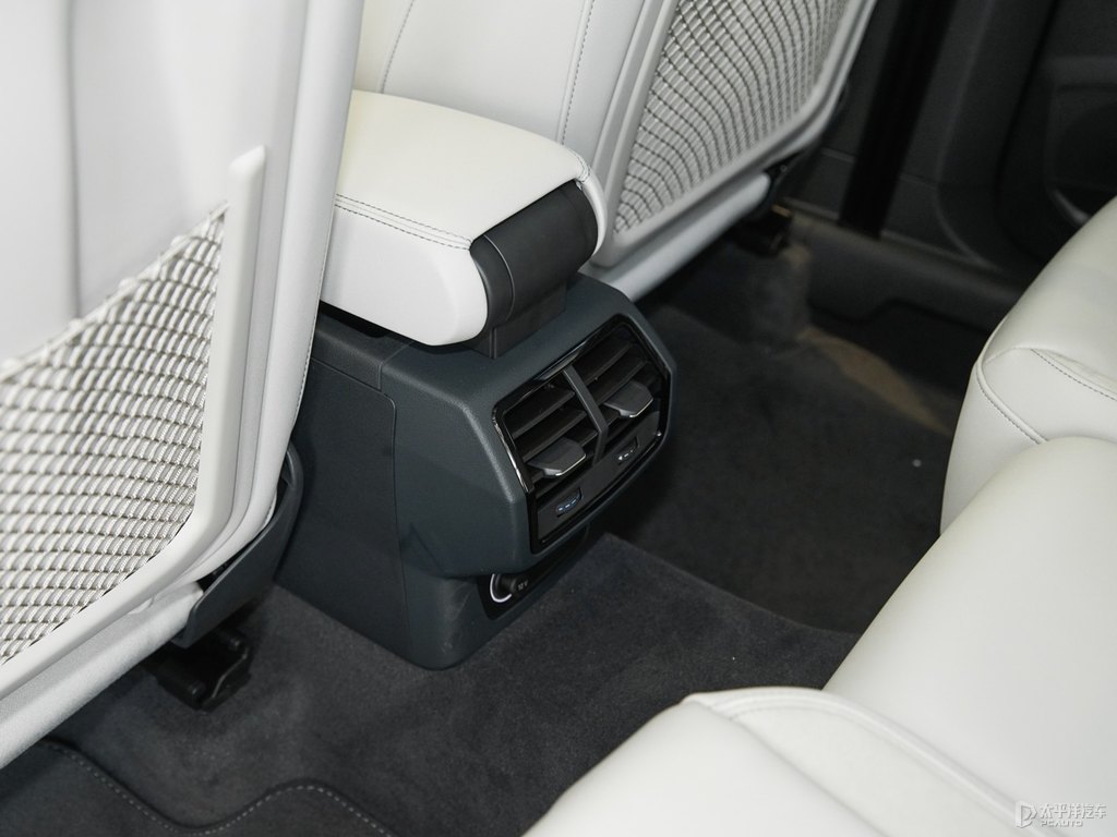 鱷魚綠奧迪Q3 Sportback座椅內(nèi)飾圖片