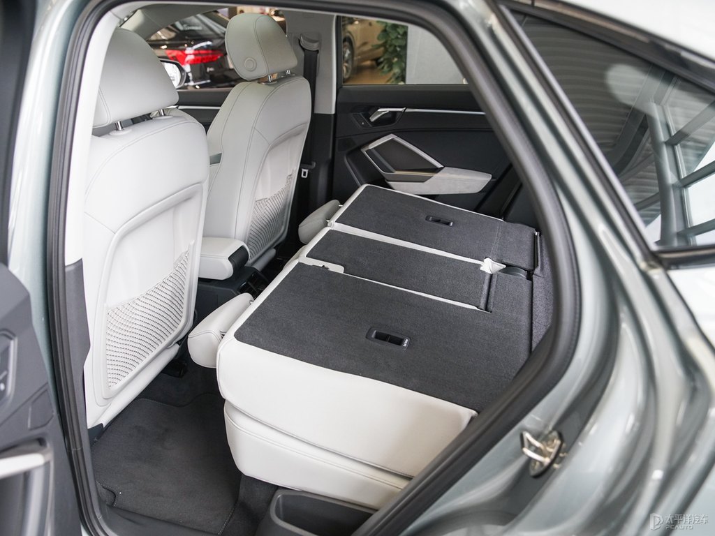 鱷魚綠奧迪Q3 Sportback座椅內(nèi)飾圖片