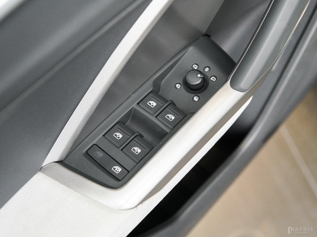 鱷魚(yú)綠奧迪Q3 Sportback車(chē)廂內(nèi)飾圖片