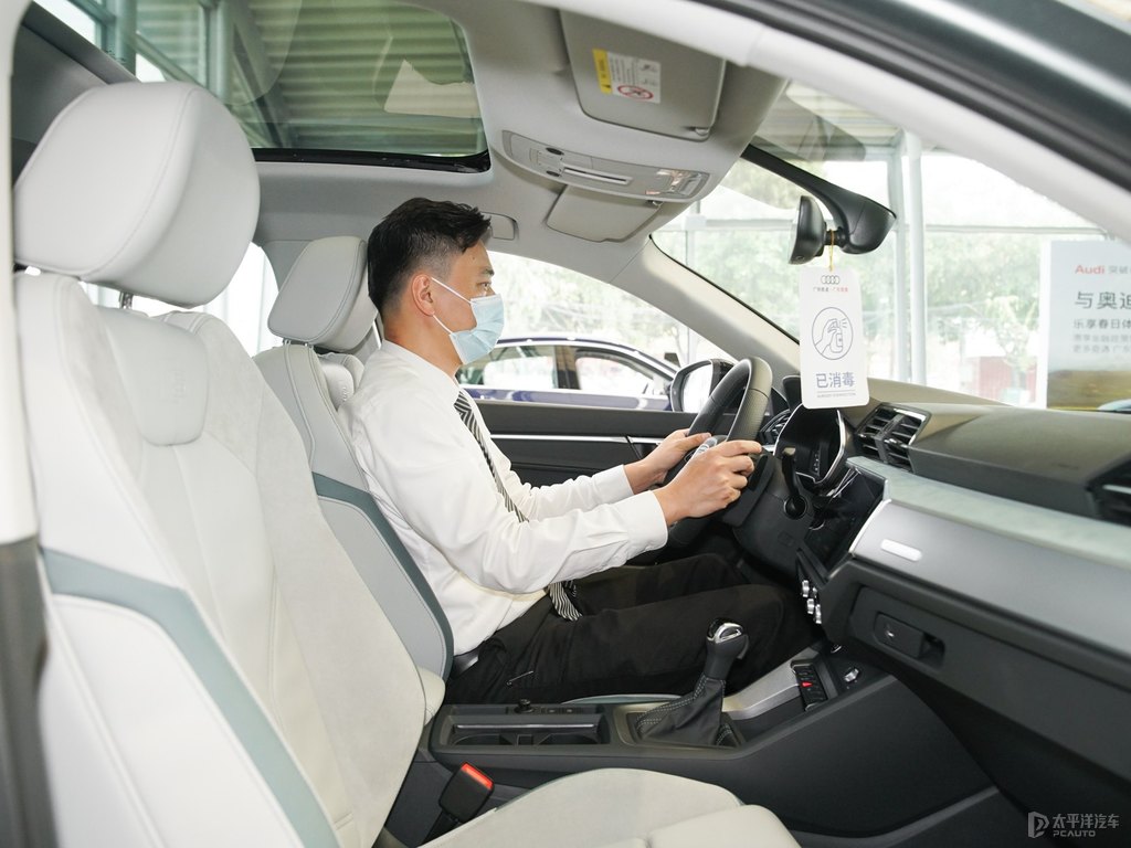 鱷魚綠奧迪Q3 Sportback駕乘空間空間圖片