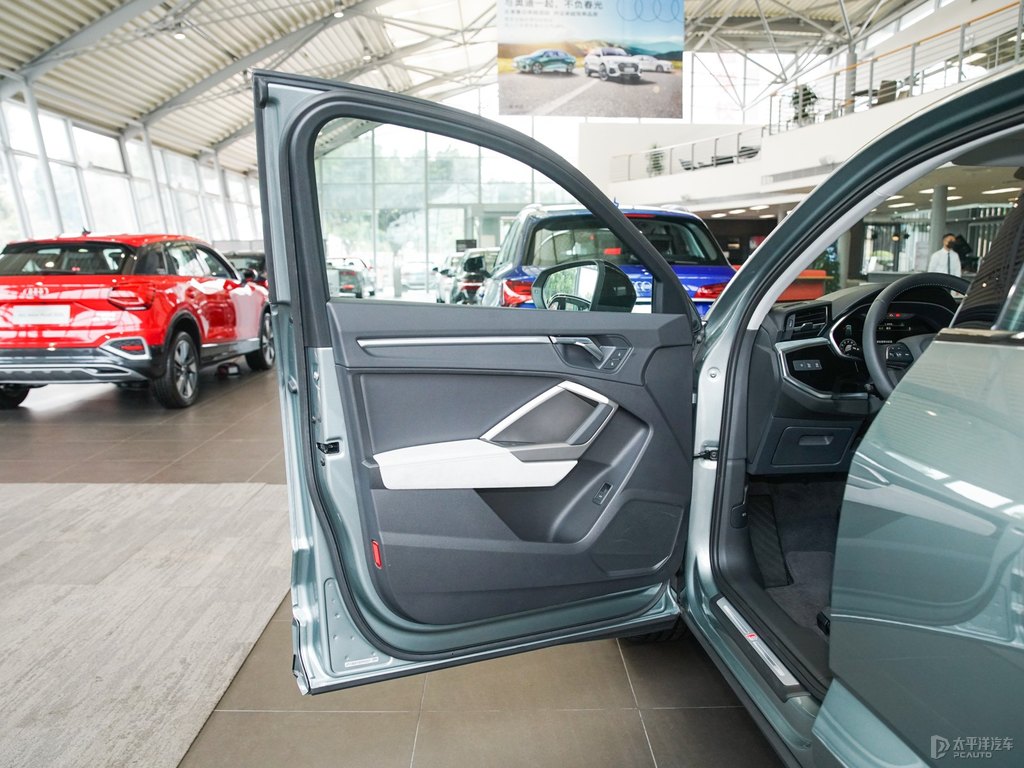 鱷魚綠奧迪Q3 Sportback車廂內(nèi)飾圖片