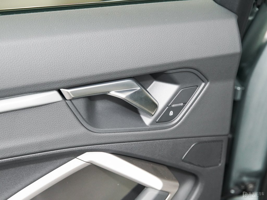 鱷魚(yú)綠奧迪Q3 Sportback車(chē)廂內(nèi)飾圖片