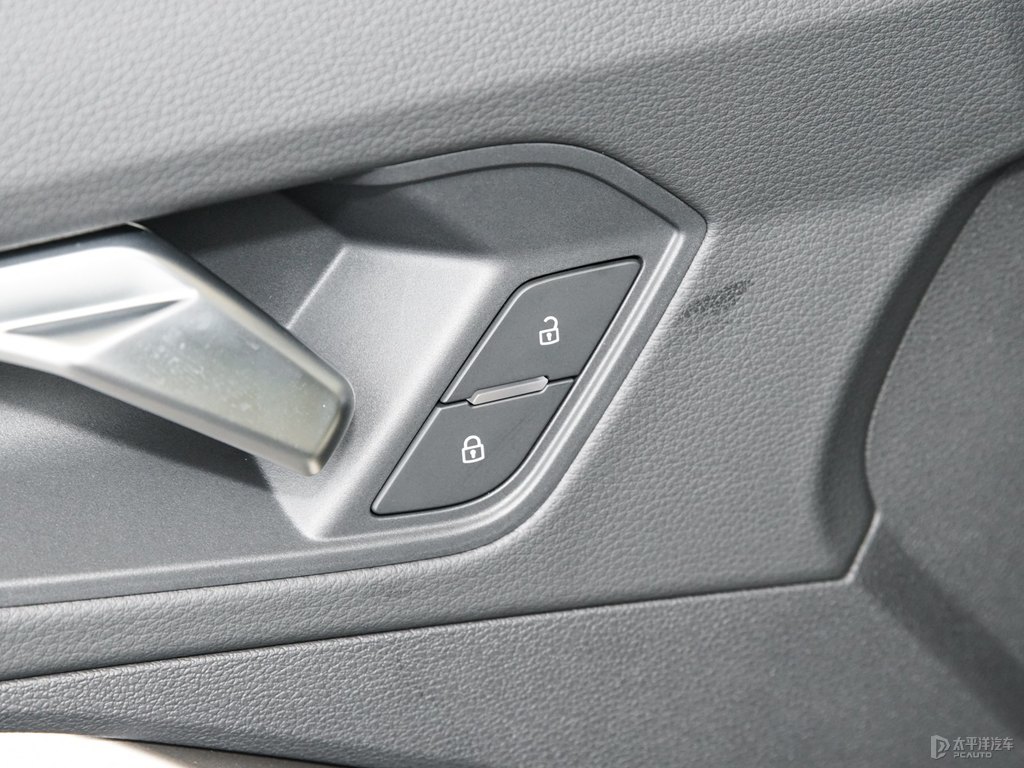 鱷魚綠奧迪Q3 Sportback車廂內(nèi)飾圖片