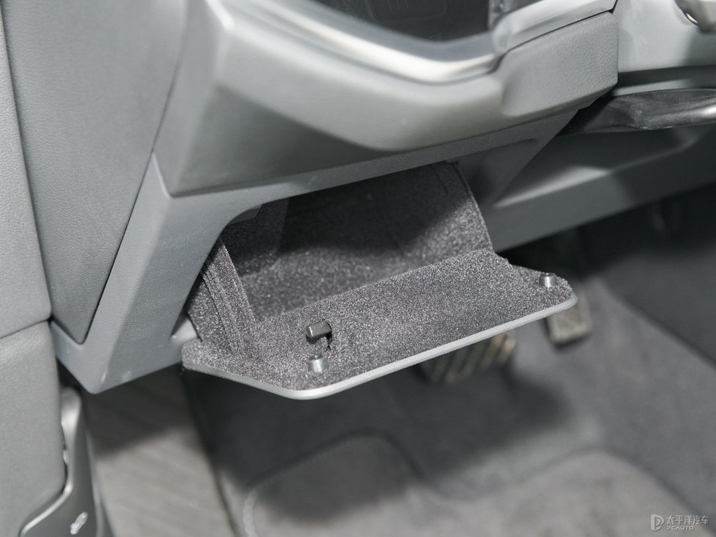 鱷魚綠奧迪Q3 Sportback儲物空間空間圖片