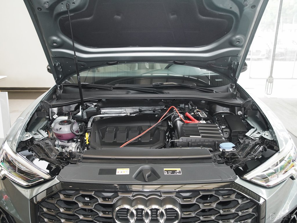 鱷魚(yú)綠奧迪Q3 Sportback發(fā)動(dòng)機(jī)其它細(xì)節(jié)圖片