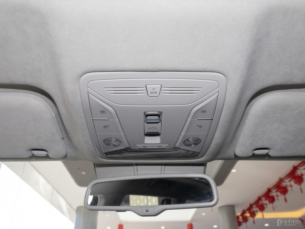 魅夜黑紅旗HS7車廂內(nèi)飾圖片
