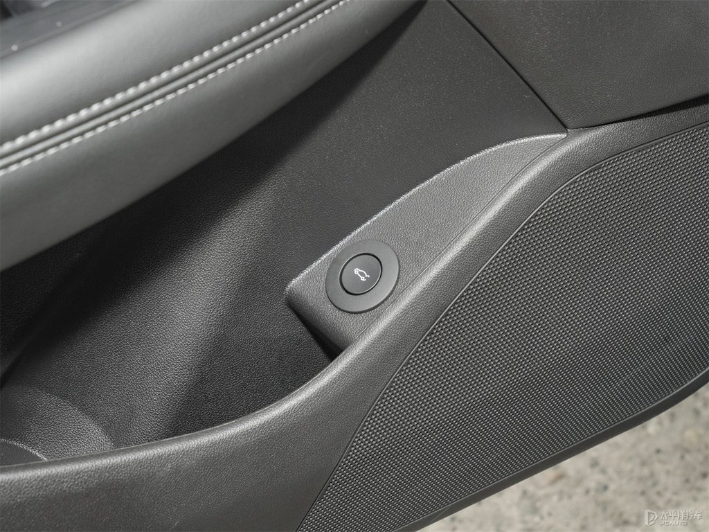 墨玉黑君越車廂內(nèi)飾圖片