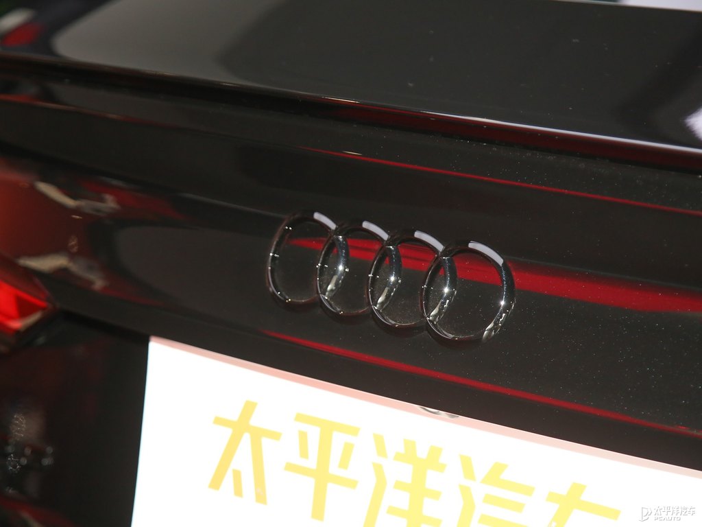 米索斯黑奧迪RS 5車尾外觀圖片