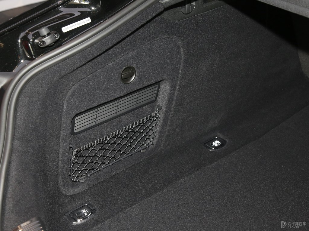 米索斯黑奧迪RS 5后備廂空間圖片