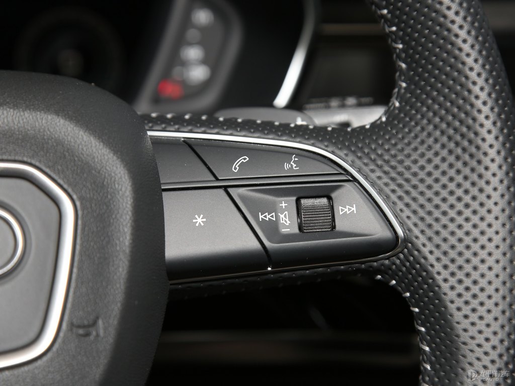 可汗綠奧迪Q3 Sportback中控內(nèi)飾圖片