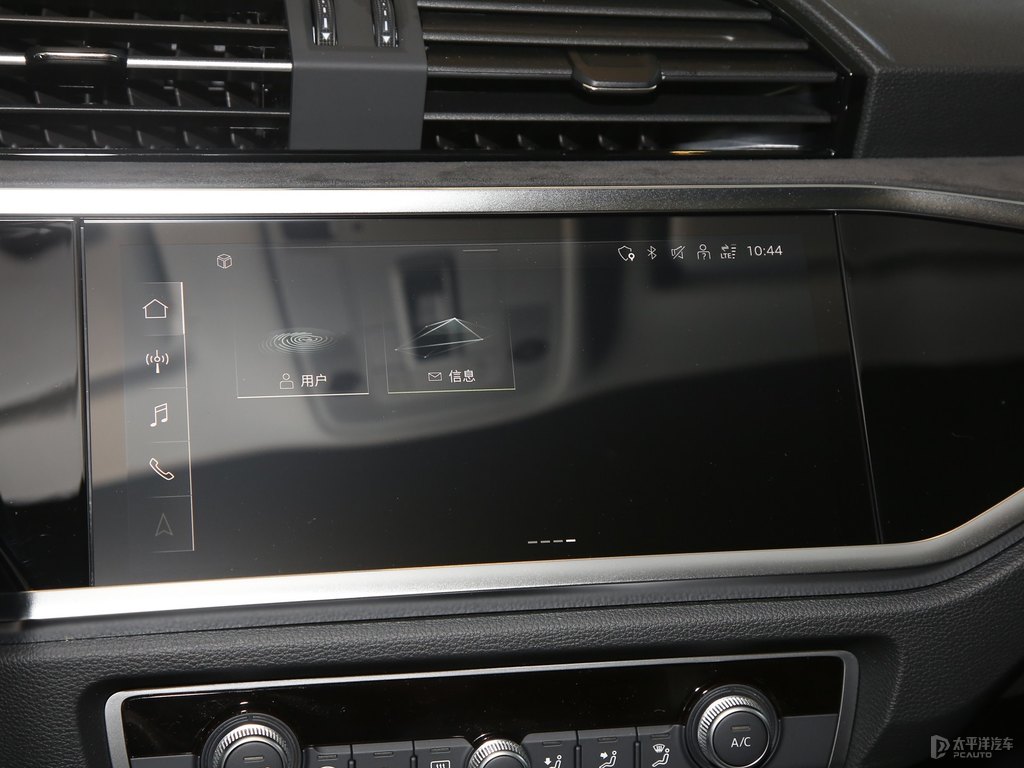 可汗綠奧迪Q3 Sportback中控內(nèi)飾圖片