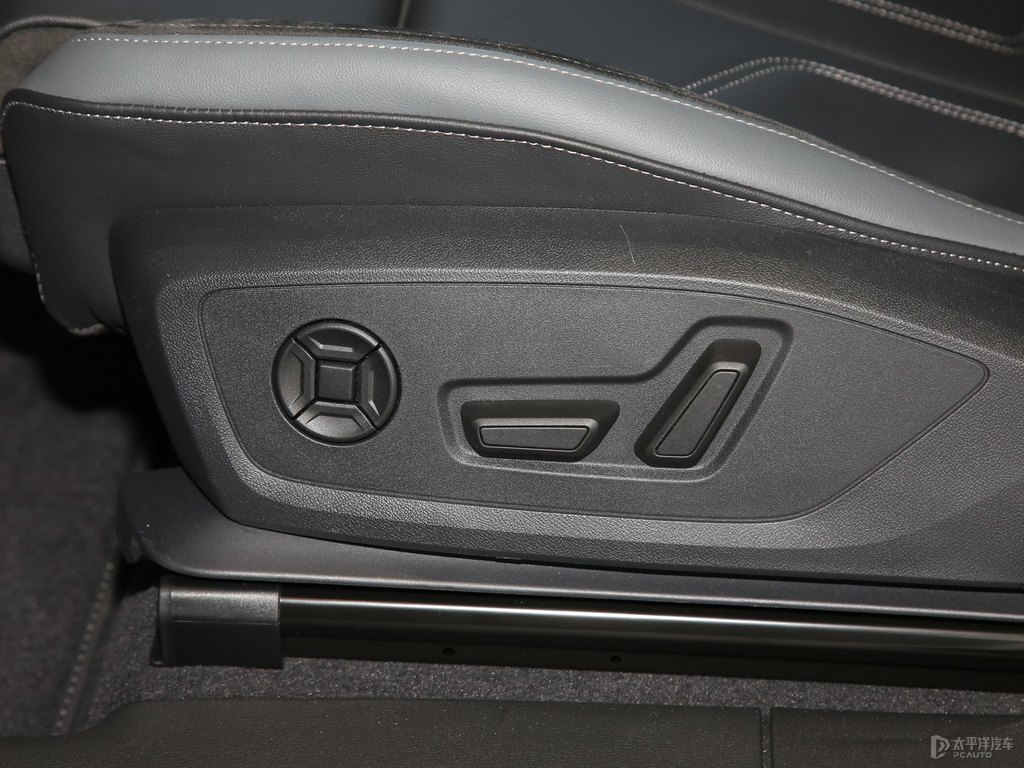 可汗綠奧迪Q3 Sportback座椅內(nèi)飾圖片
