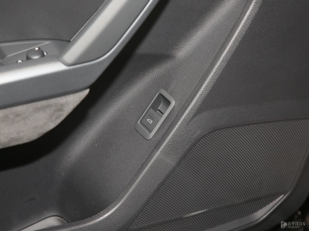 可汗綠奧迪Q3 Sportback車廂內(nèi)飾圖片