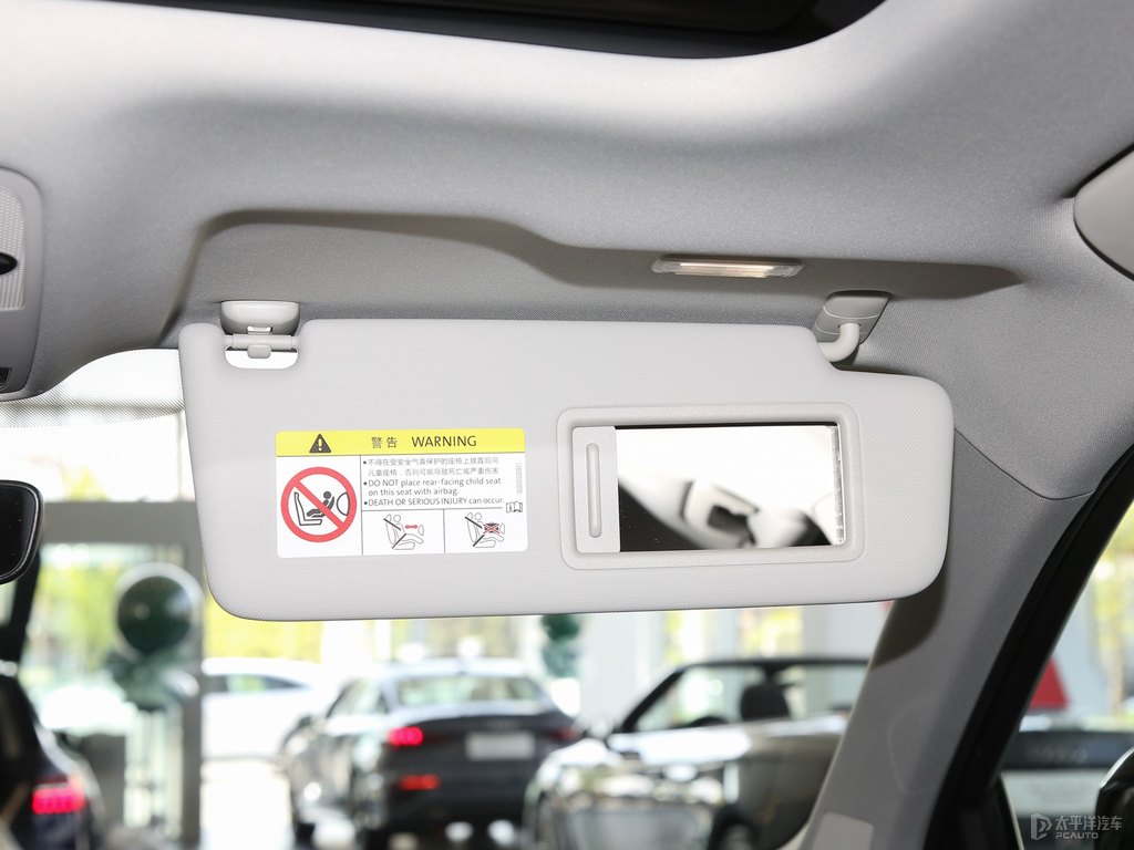 可汗綠奧迪Q3 Sportback車廂內(nèi)飾圖片