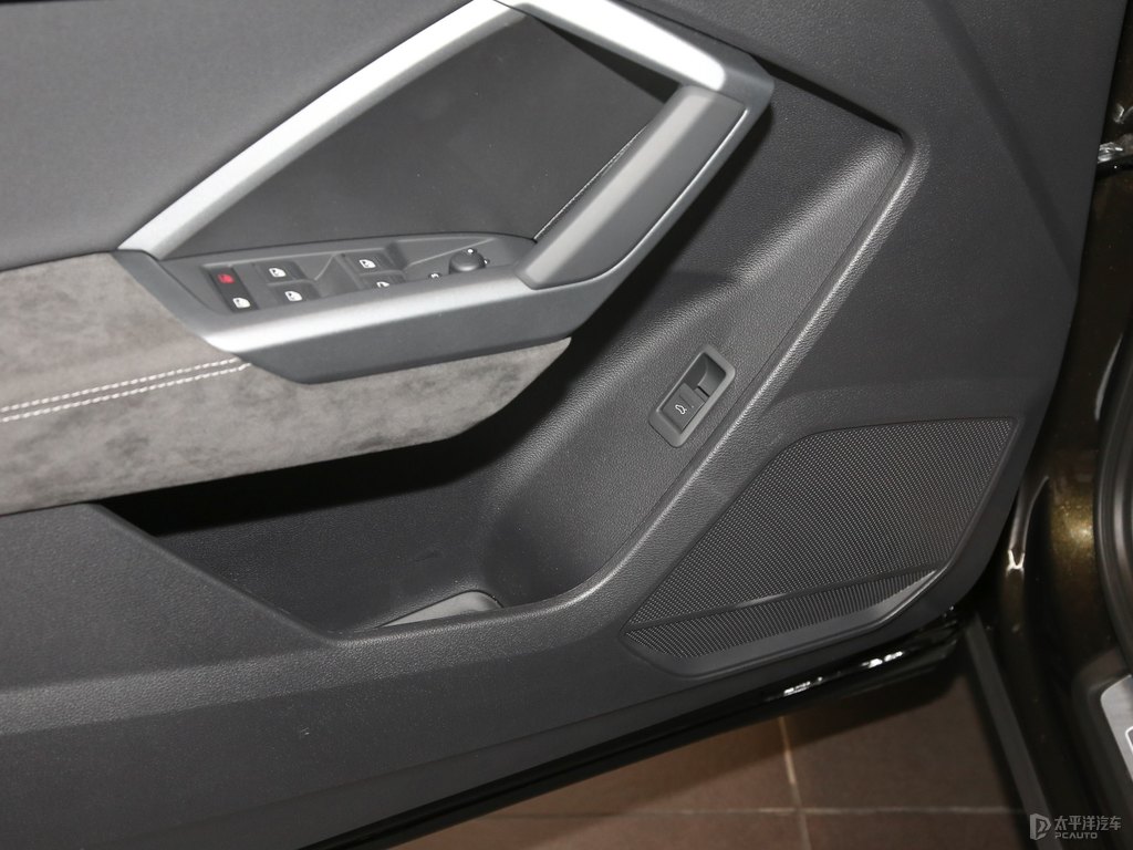 可汗綠奧迪Q3 Sportback車廂內(nèi)飾圖片