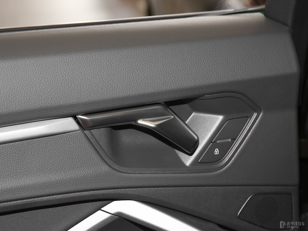 可汗綠奧迪Q3 Sportback車廂內(nèi)飾圖片