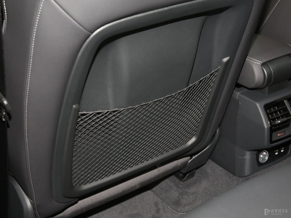 可汗綠奧迪Q3 Sportback儲物空間空間圖片