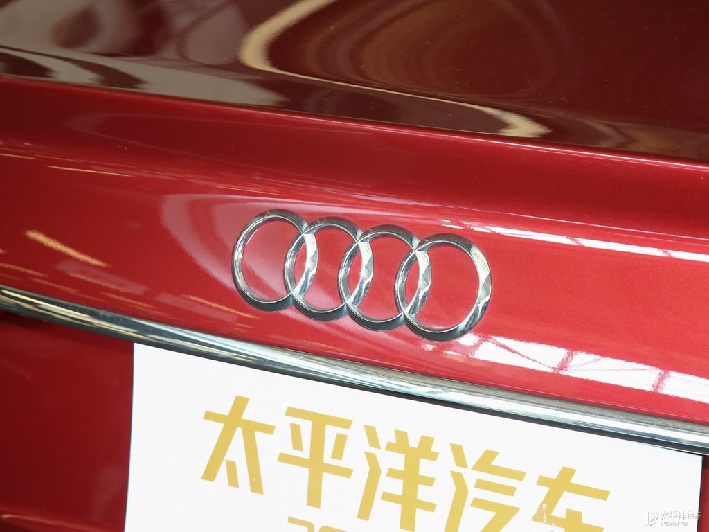 斗牛士紅奧迪A4L車尾外觀圖片