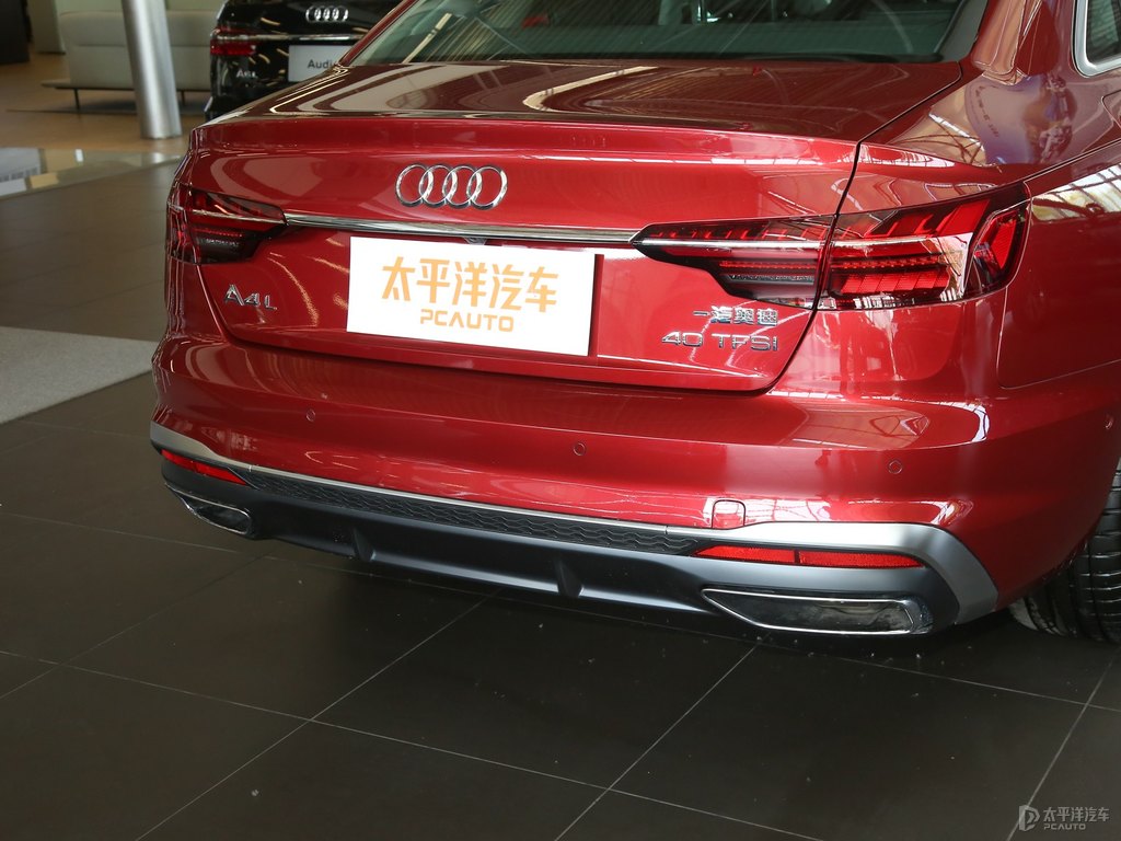 斗牛士紅奧迪A4L車尾外觀圖片