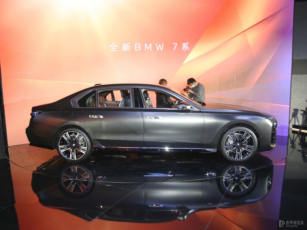 磨砂深灰寶馬7系整車外觀外觀圖片