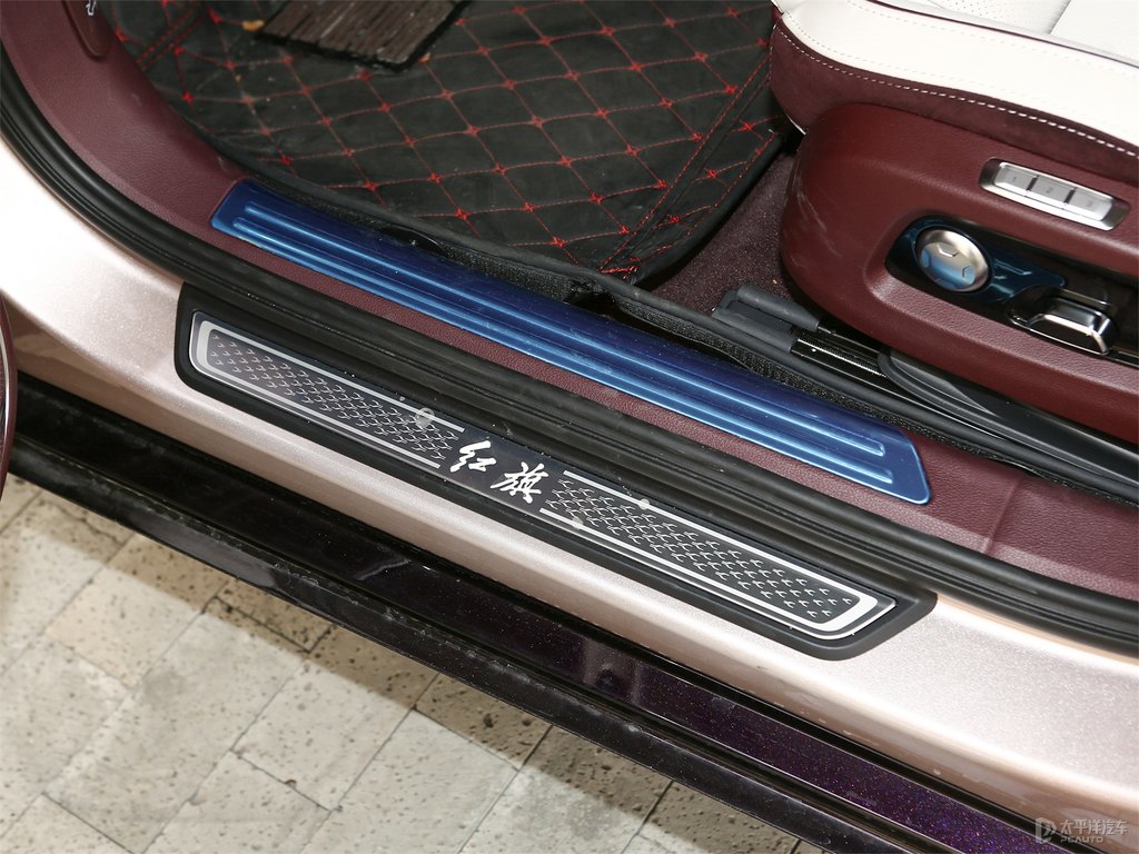 阿卡金+龍膽紫紅旗H9車廂內(nèi)飾圖片