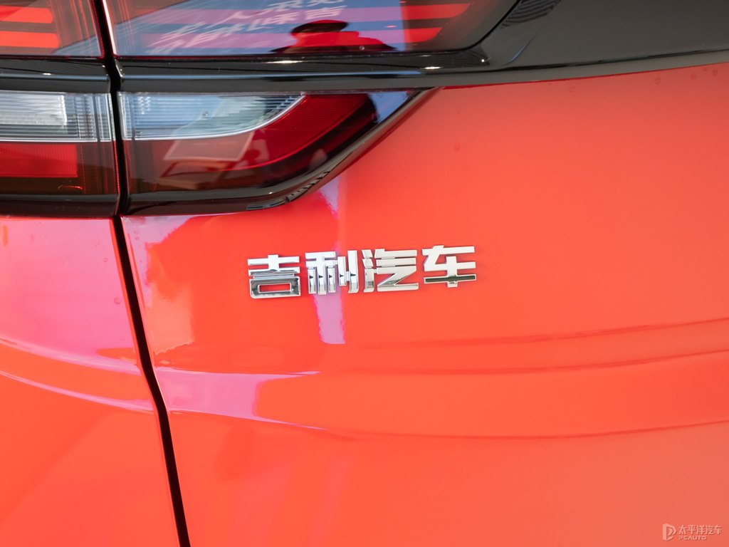 熱焰紅繽越車尾外觀圖片