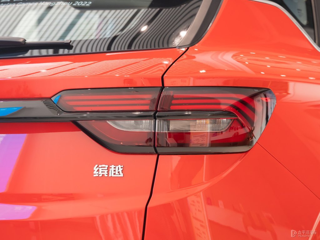 熱焰紅繽越車尾外觀圖片